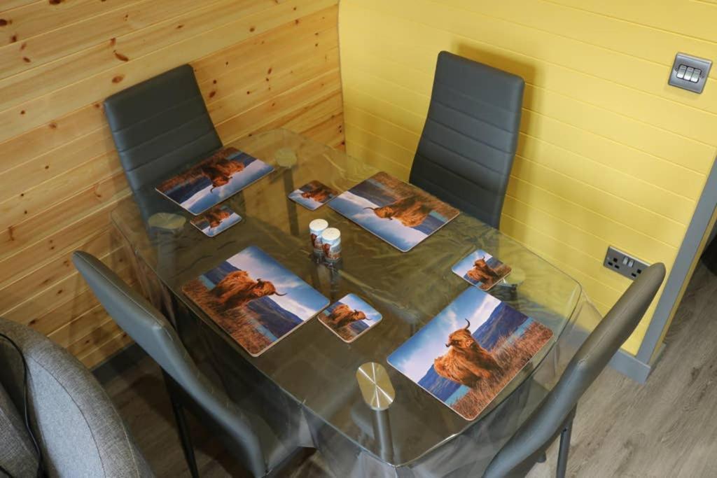 Glampods Glamping Pod - Meet Highland Cows And Sheep Elgin Villa Екстериор снимка